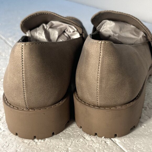 Me Too NWOT SZ 7.5 Tan Suede Penny Loafer Preppy Academia Modern Essential - Picture 6 of 8